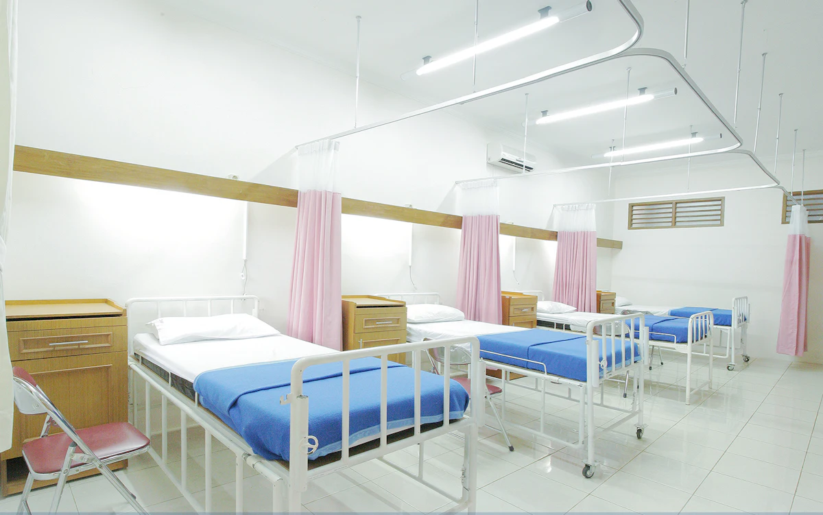 A bright, clean urgent care treatment area